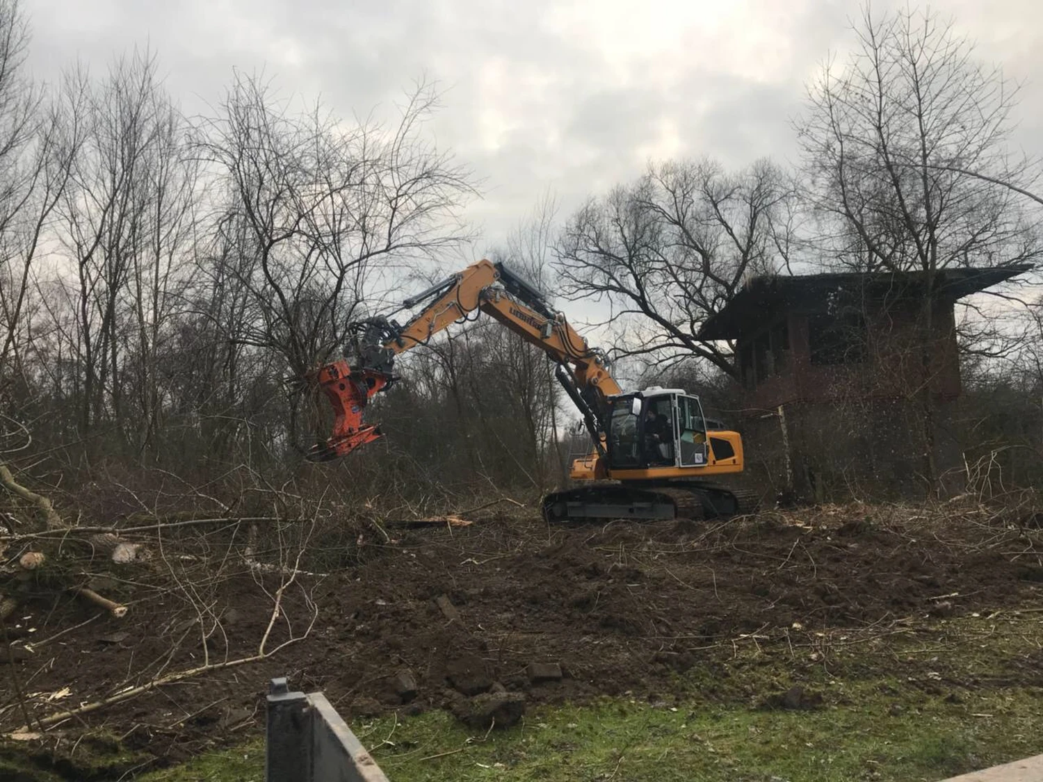 Baufeldräumung von Sturmschäden 24/7 von Forstbetrieb Schütte