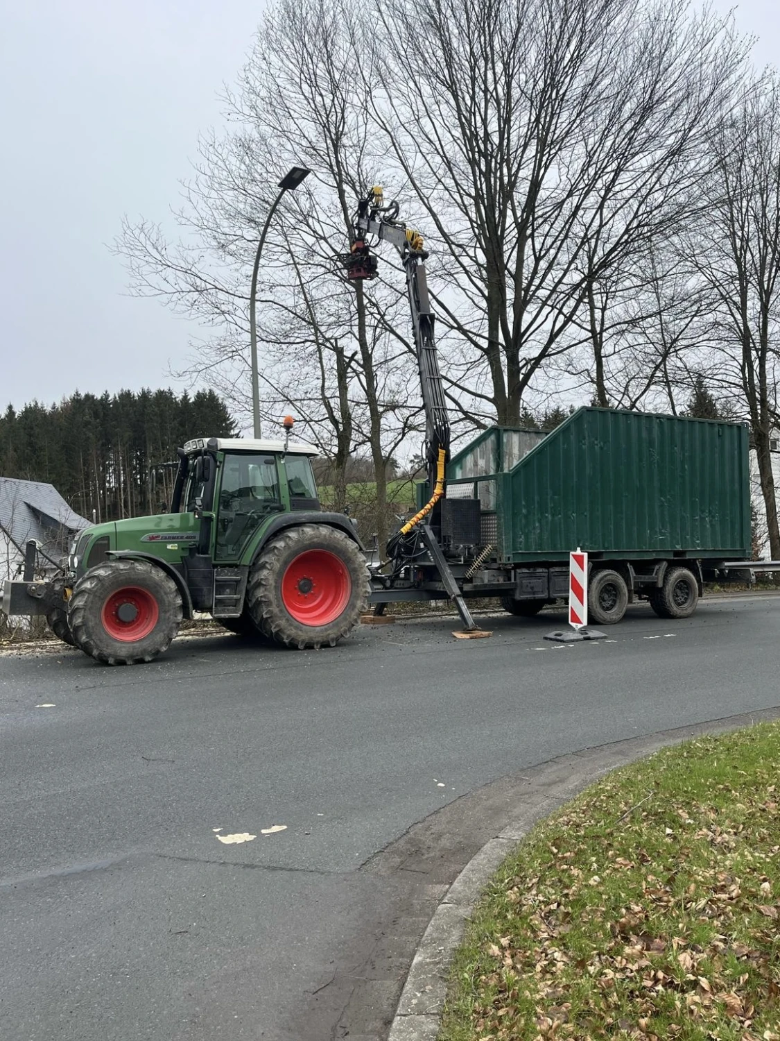 Problembaumfällung von Forstbetrieb Schütte